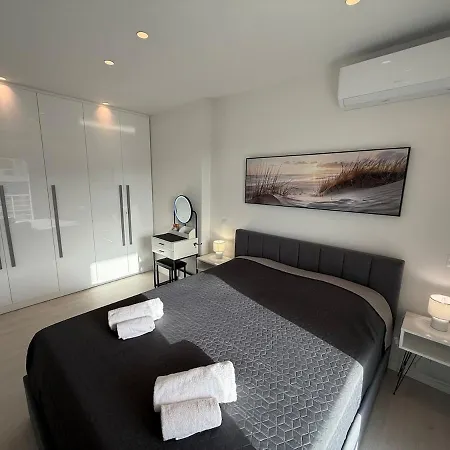 شقة Sea View Luxury Beachfront 3br *